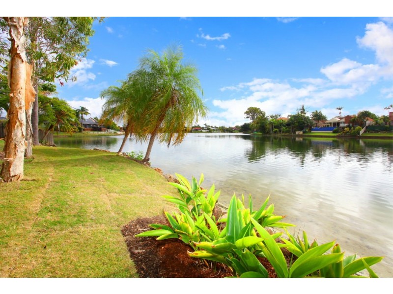 21 Peninsula Court, Mermaid Waters QLD 4218