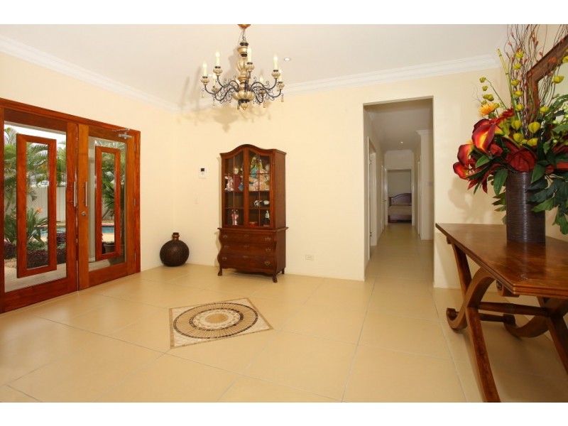 21 Peninsula Court, Mermaid Waters QLD 4218