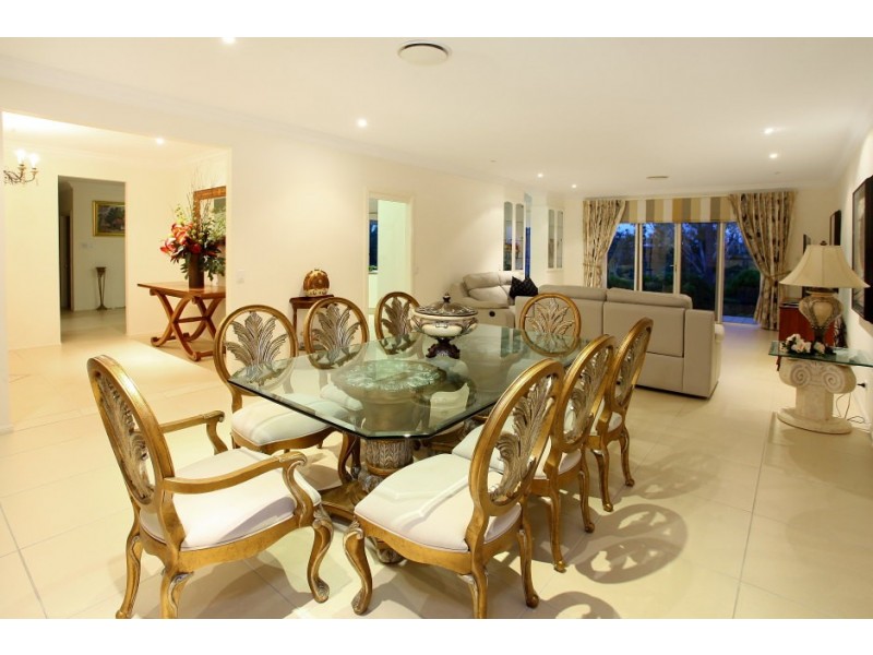 21 Peninsula Court, Mermaid Waters QLD 4218