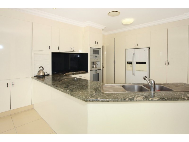 21 Peninsula Court, Mermaid Waters QLD 4218