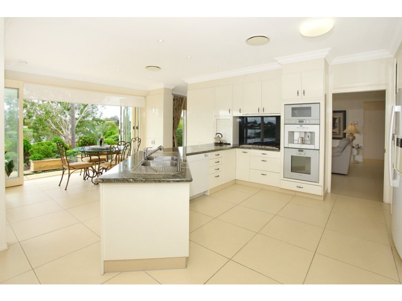 21 Peninsula Court, Mermaid Waters QLD 4218