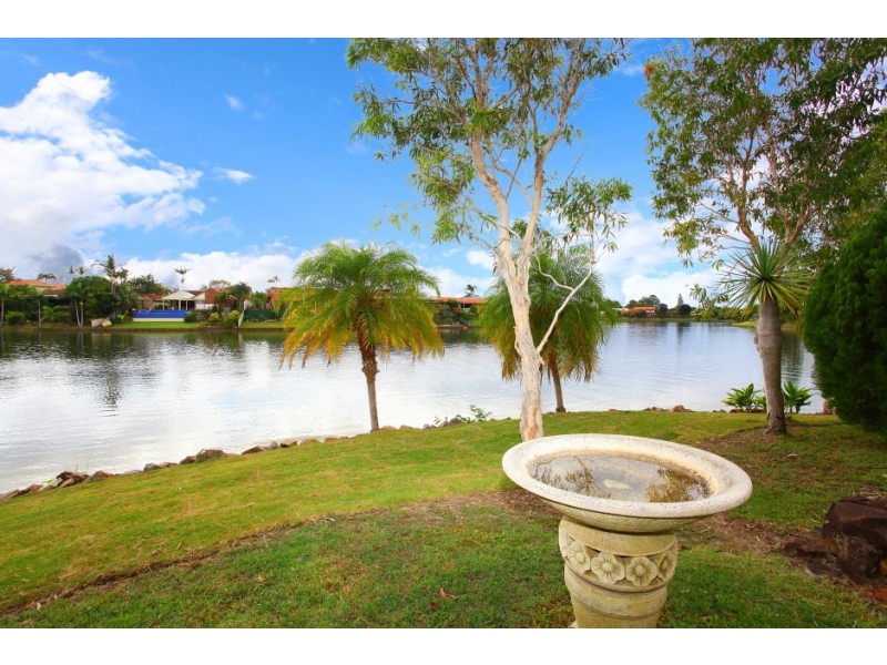 21 Peninsula Court, Mermaid Waters QLD 4218