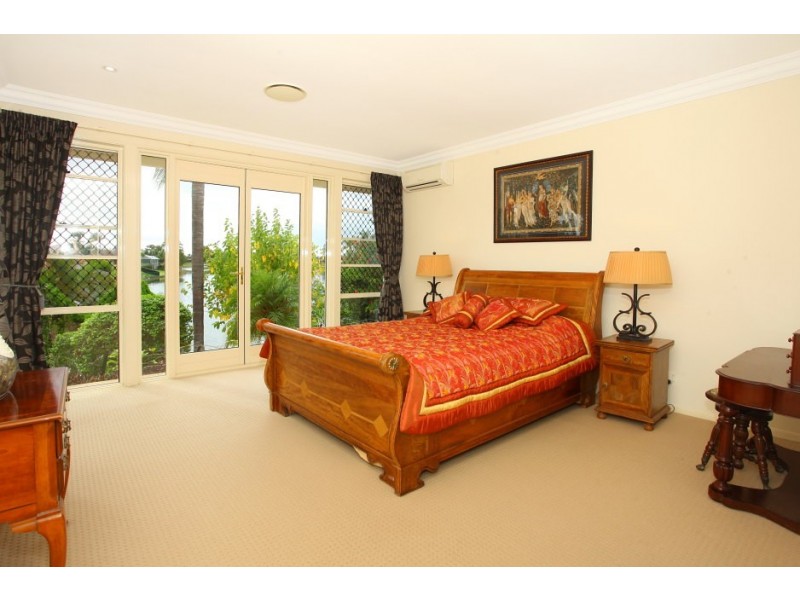 21 Peninsula Court, Mermaid Waters QLD 4218