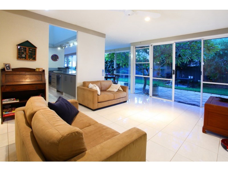 393 Benowa Road, Benowa Waters QLD 4217