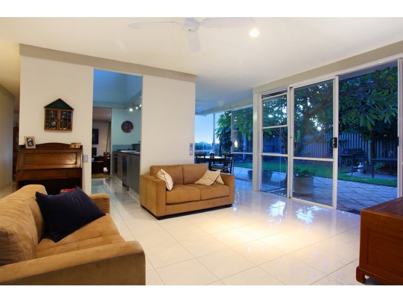 393 Benowa Road, Benowa Waters QLD 4217