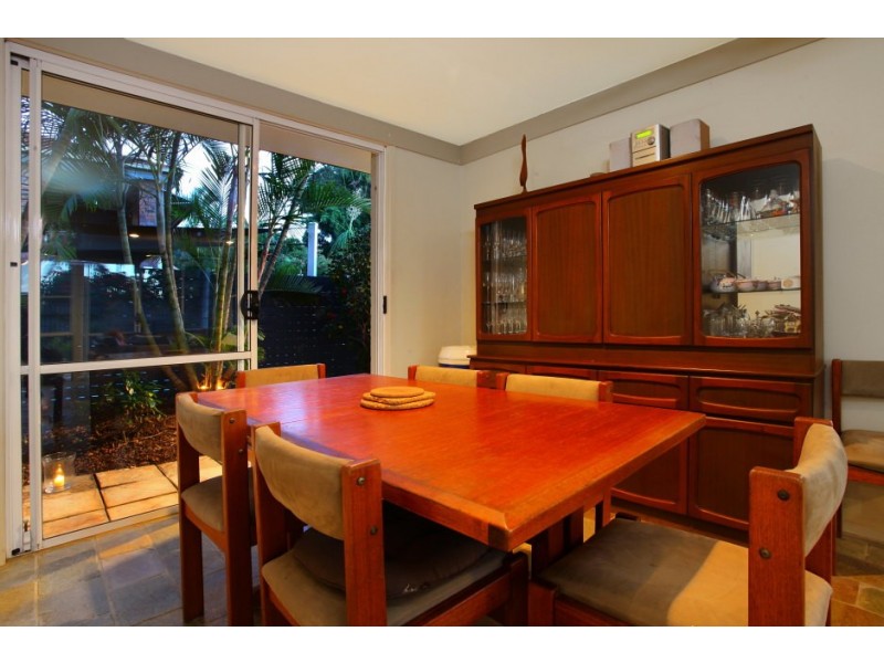 393 Benowa Road, Benowa Waters QLD 4217