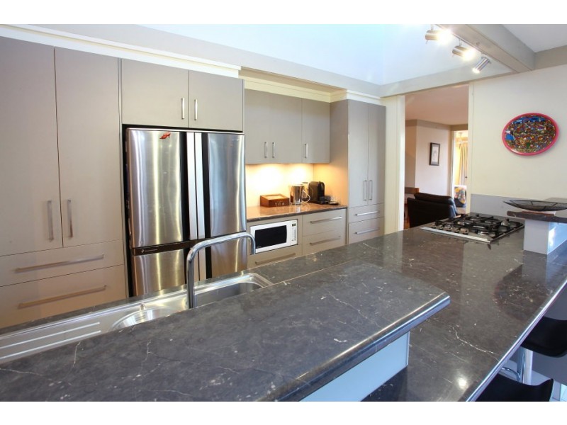 393 Benowa Road, Benowa Waters QLD 4217