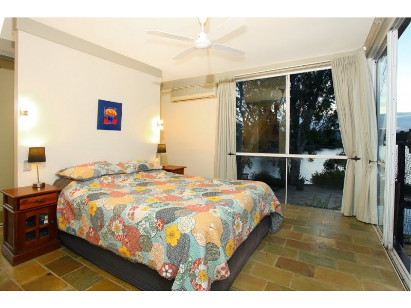 393 Benowa Road, Benowa Waters QLD 4217