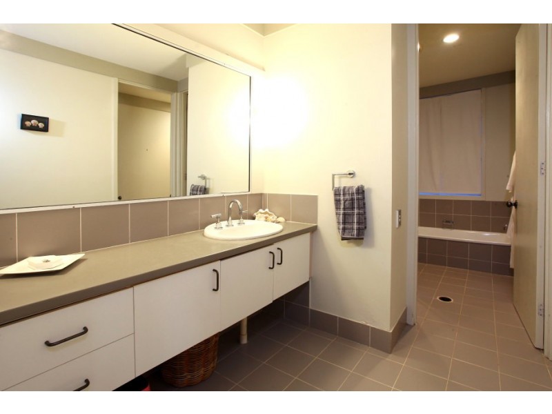 393 Benowa Road, Benowa Waters QLD 4217