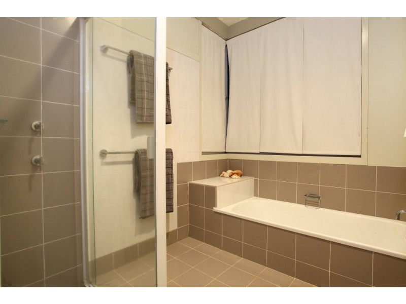 393 Benowa Road, Benowa Waters QLD 4217