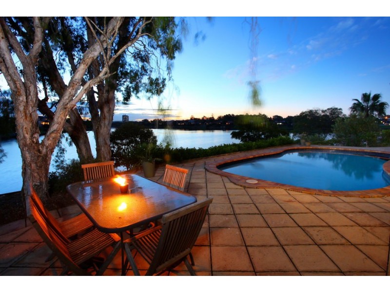 393 Benowa Road, Benowa Waters QLD 4217