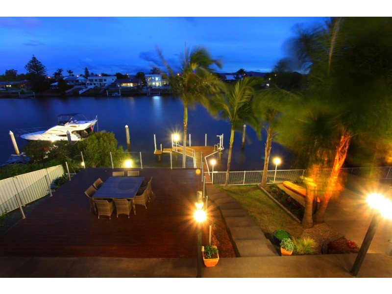 68 Cabana Boulevard, Benowa Waters QLD 4217