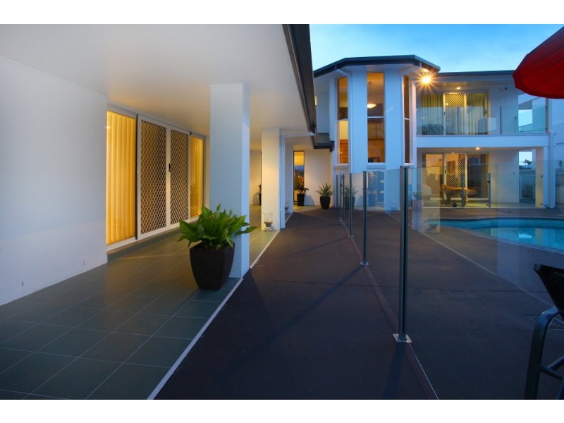 68 Cabana Boulevard, Benowa Waters QLD 4217