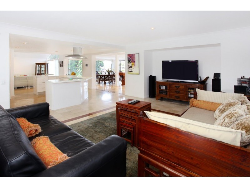 68 Cabana Boulevard, Benowa Waters QLD 4217