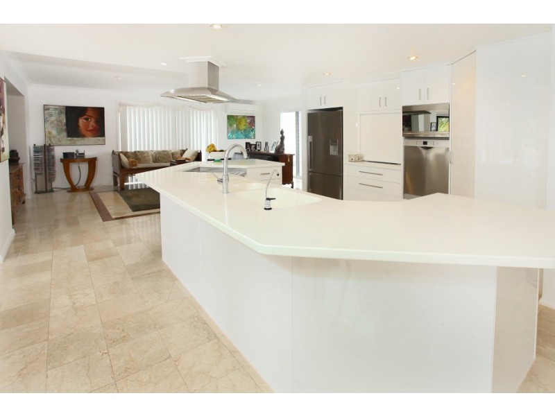 68 Cabana Boulevard, Benowa Waters QLD 4217