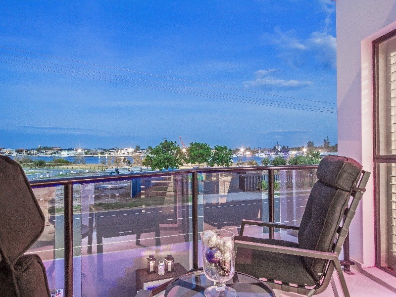 1/150 THE ESPLANADE, Paradise Point QLD 4216
