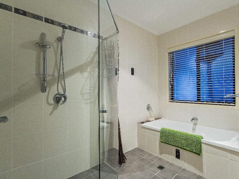 1/150 THE ESPLANADE, Paradise Point QLD 4216