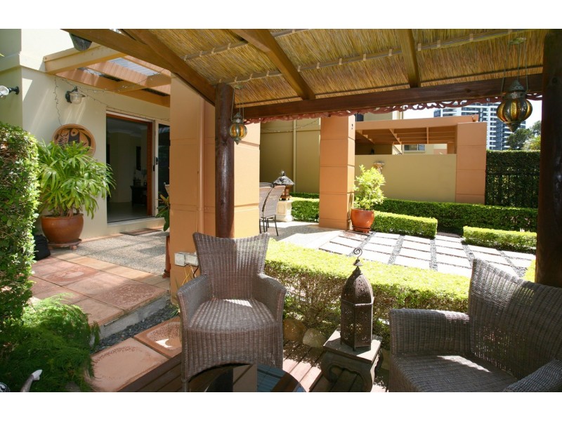 2/24-26 Brighton Parade, Southport QLD 4215