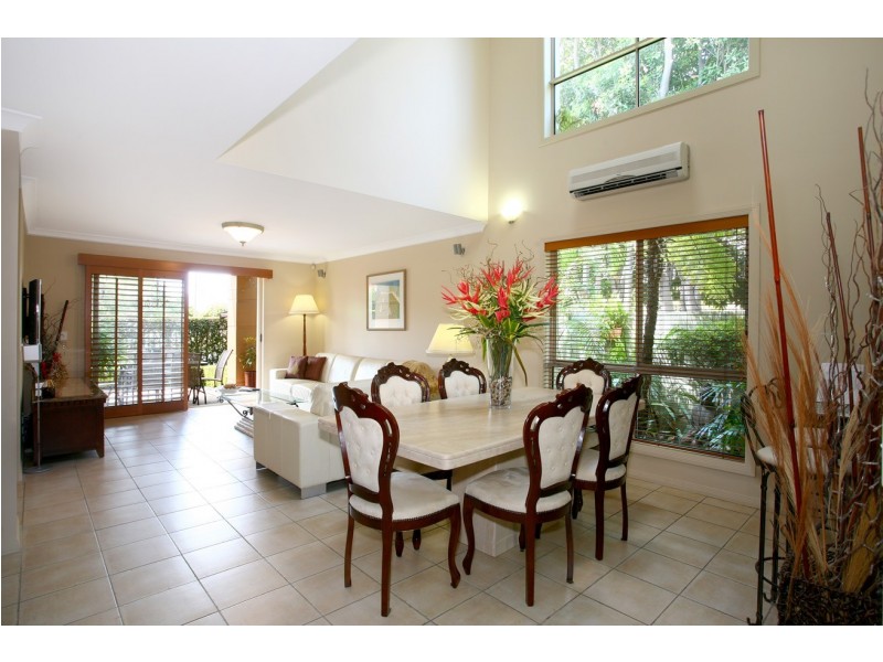 2/24-26 Brighton Parade, Southport QLD 4215