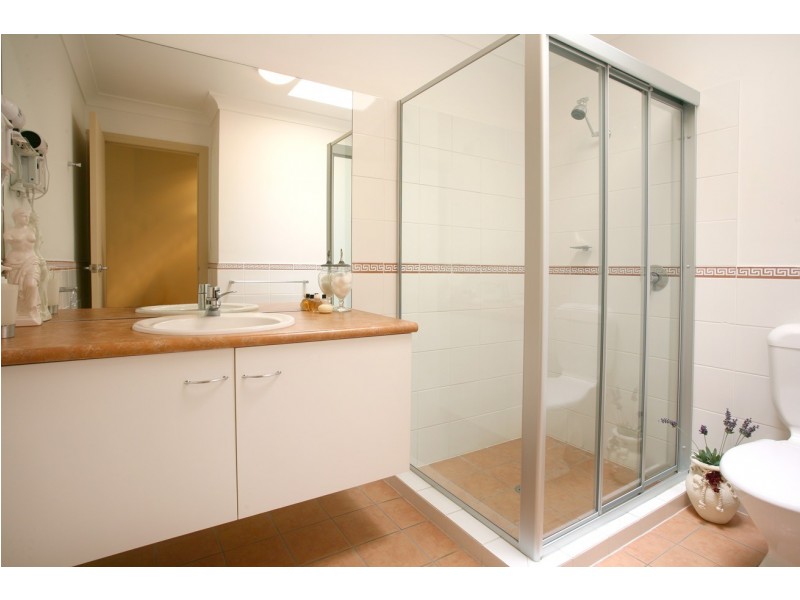 2/24-26 Brighton Parade, Southport QLD 4215