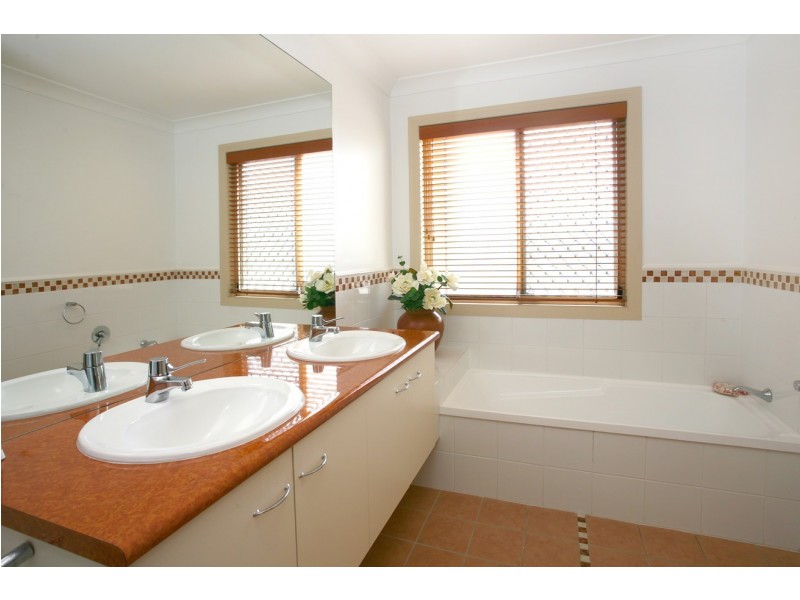 2/24-26 Brighton Parade, Southport QLD 4215