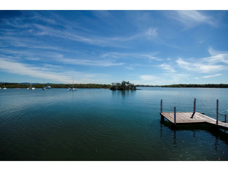 29 Hume Parade, Paradise Point QLD 4216