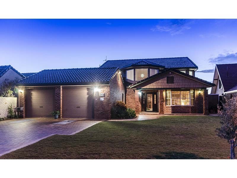 29 Hume Parade, Paradise Point QLD 4216