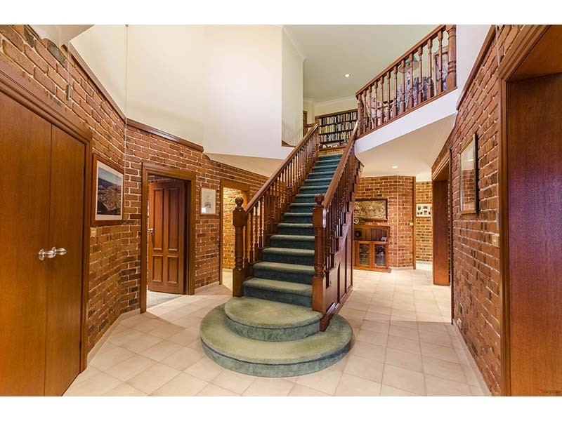 29 Hume Parade, Paradise Point QLD 4216