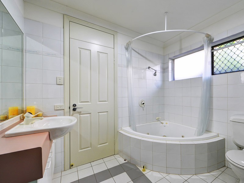 53 Admiralty Drive, Paradise Waters QLD 4217