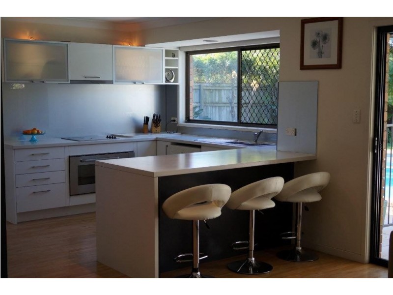 4 McIlwraith Avenue, Sorrento QLD 4217