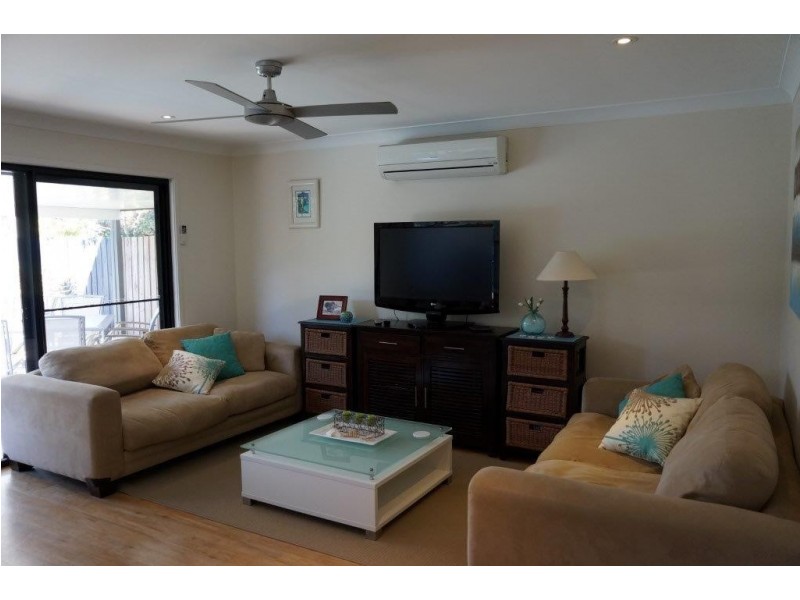 4 McIlwraith Avenue, Sorrento QLD 4217