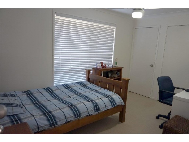 4 McIlwraith Avenue, Sorrento QLD 4217