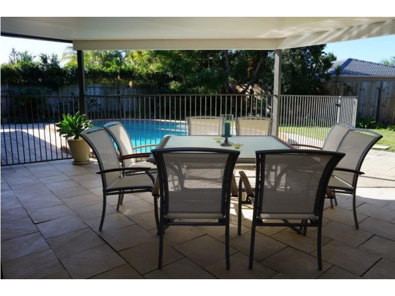 4 McIlwraith Avenue, Sorrento QLD 4217