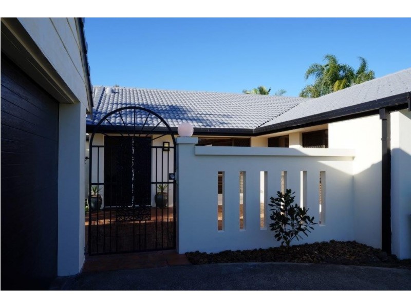 4 McIlwraith Avenue, Sorrento QLD 4217