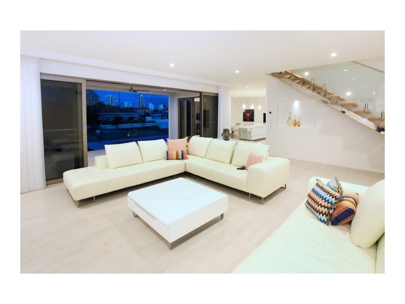 10 Winter Haven Key, Broadbeach Waters QLD 4218