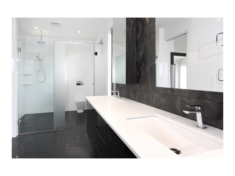 10 Winter Haven Key, Broadbeach Waters QLD 4218