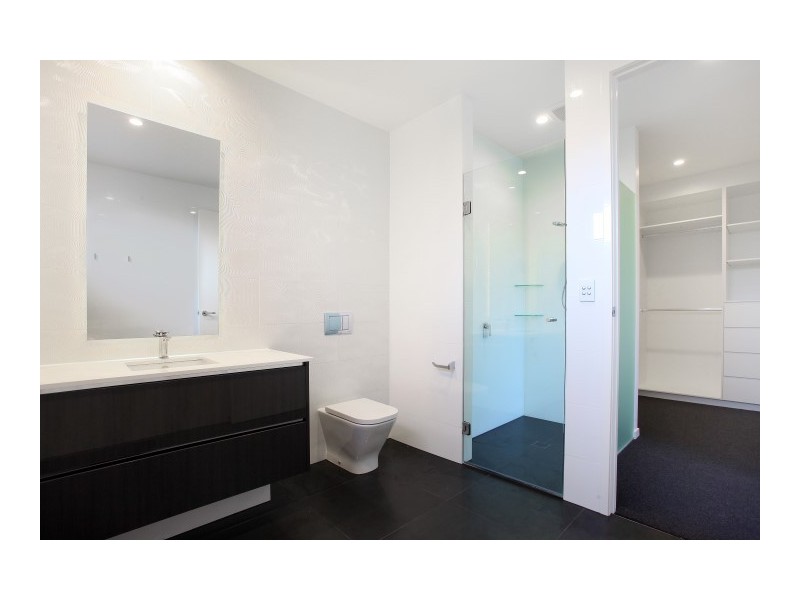 10 Winter Haven Key, Broadbeach Waters QLD 4218