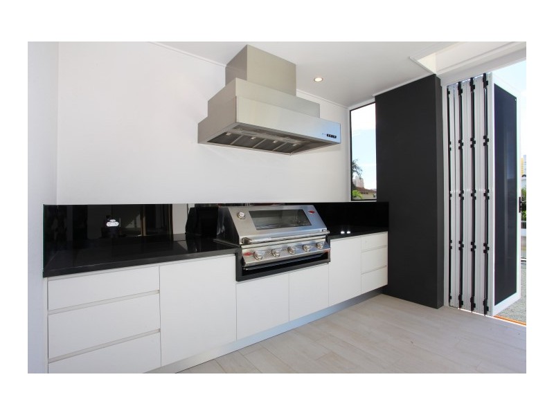 10 Winter Haven Key, Broadbeach Waters QLD 4218