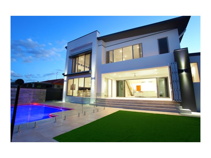 10 Winter Haven Key, Broadbeach Waters QLD 4218