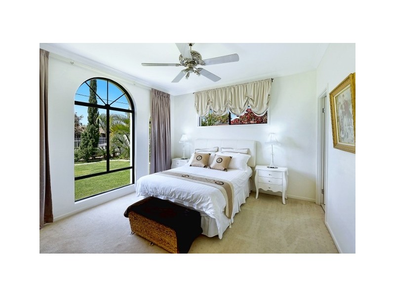 1 Lotus Key, Broadbeach Waters QLD 4218