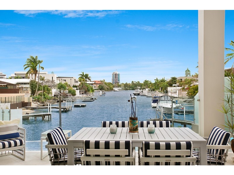 30 The Promenade, Isle Of Capri QLD 4217