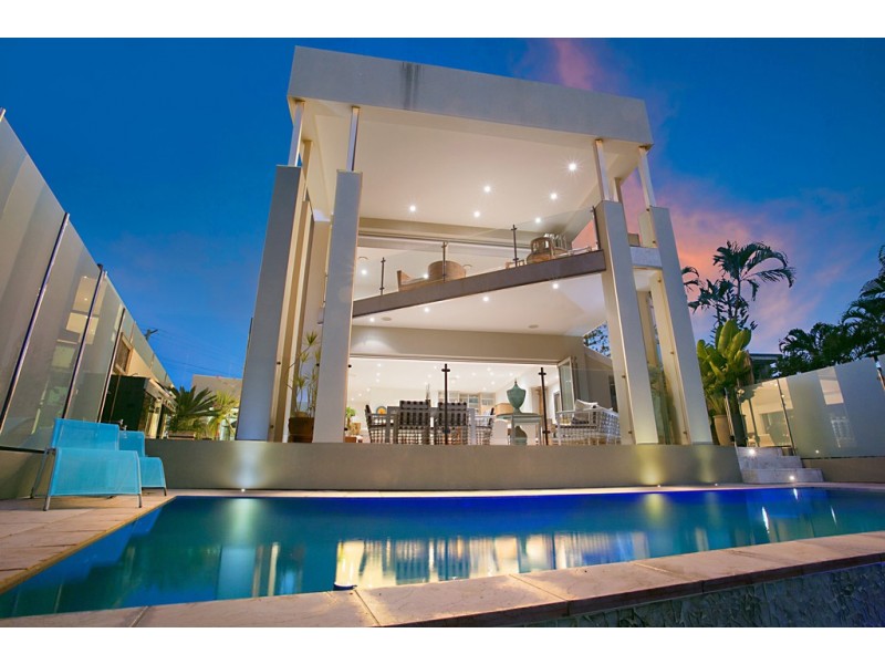 30 The Promenade, Isle Of Capri QLD 4217