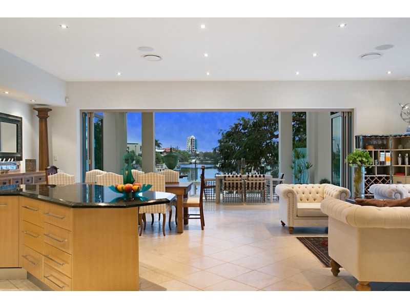 30 The Promenade, Isle Of Capri QLD 4217