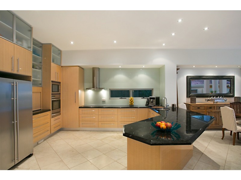 30 The Promenade, Isle Of Capri QLD 4217