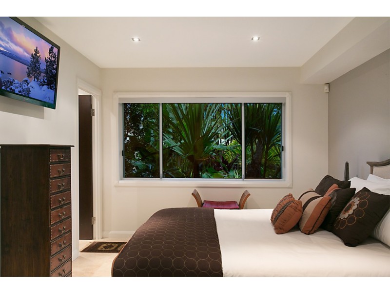 30 The Promenade, Isle Of Capri QLD 4217