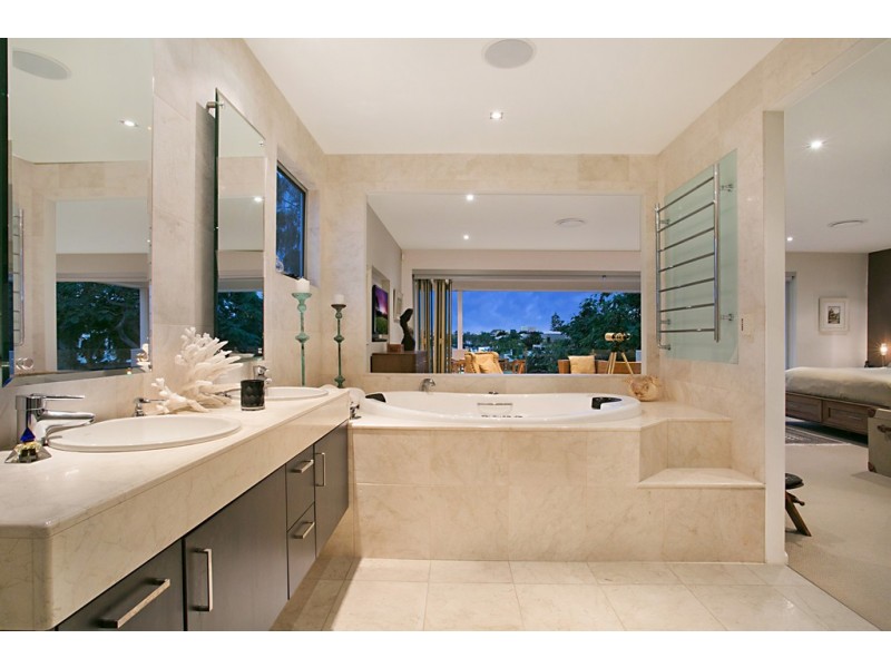 30 The Promenade, Isle Of Capri QLD 4217