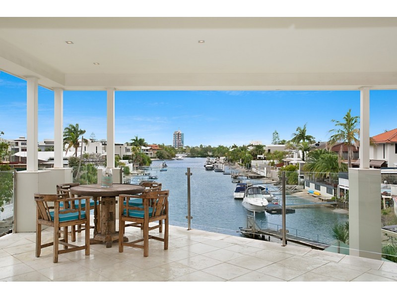 30 The Promenade, Isle Of Capri QLD 4217