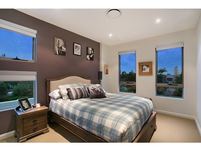 30 The Promenade, Isle Of Capri QLD 4217