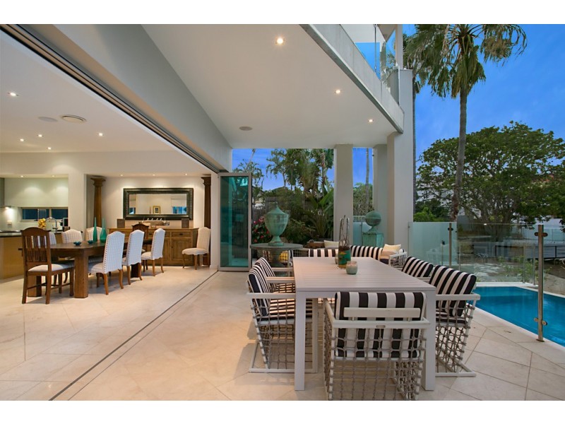 30 The Promenade, Isle Of Capri QLD 4217