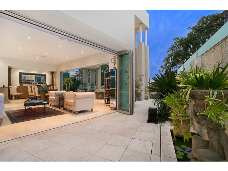 30 The Promenade, Isle Of Capri QLD 4217